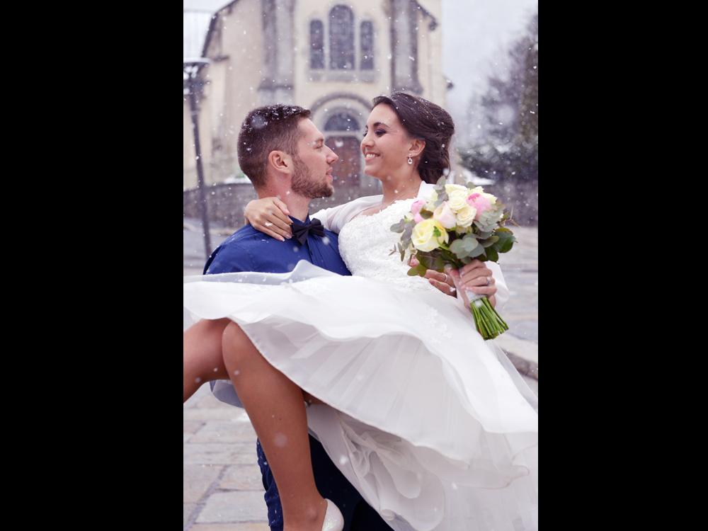 photo de couple sous la neige - mariage chamonix